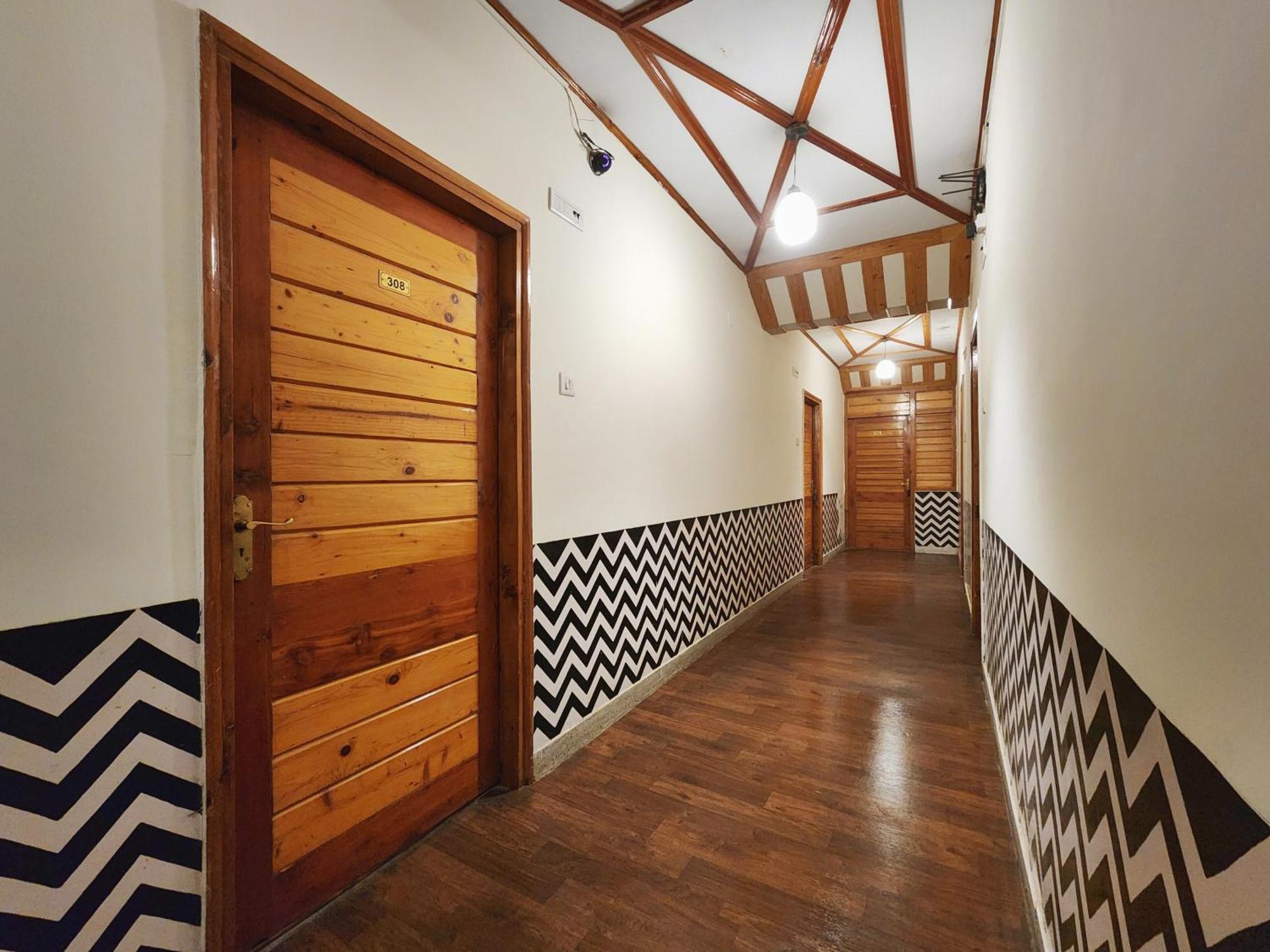 Hotel Pineview Shimla Ngoại thất bức ảnh