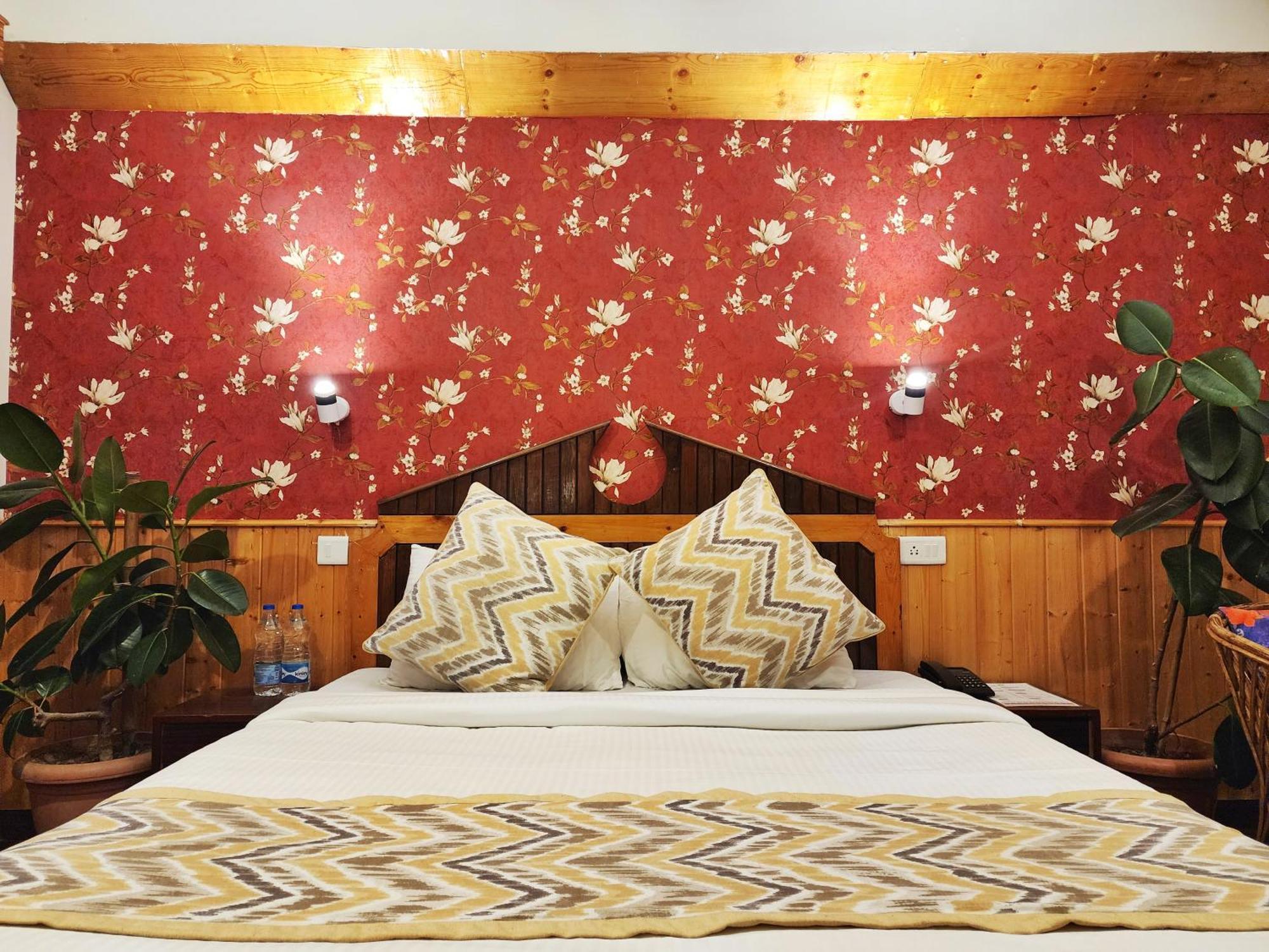 Hotel Pineview Shimla Ngoại thất bức ảnh