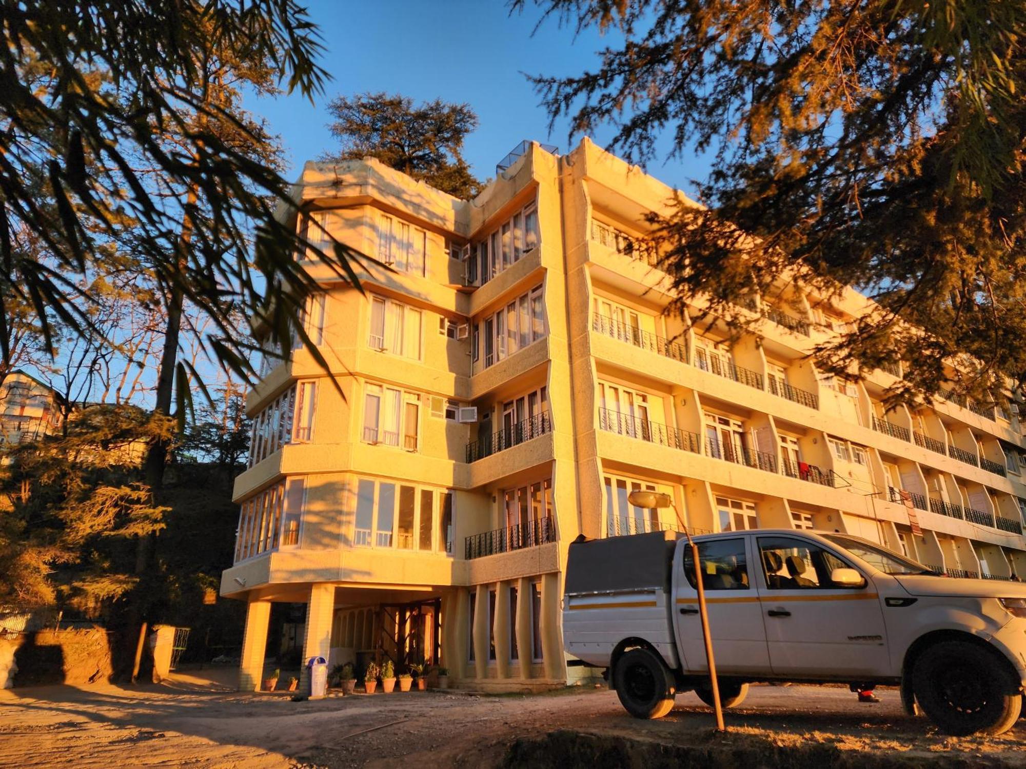 Hotel Pineview Shimla Ngoại thất bức ảnh
