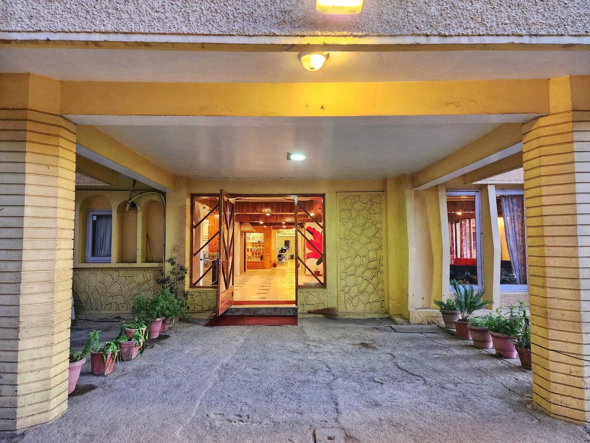 Hotel Pineview Shimla Ngoại thất bức ảnh