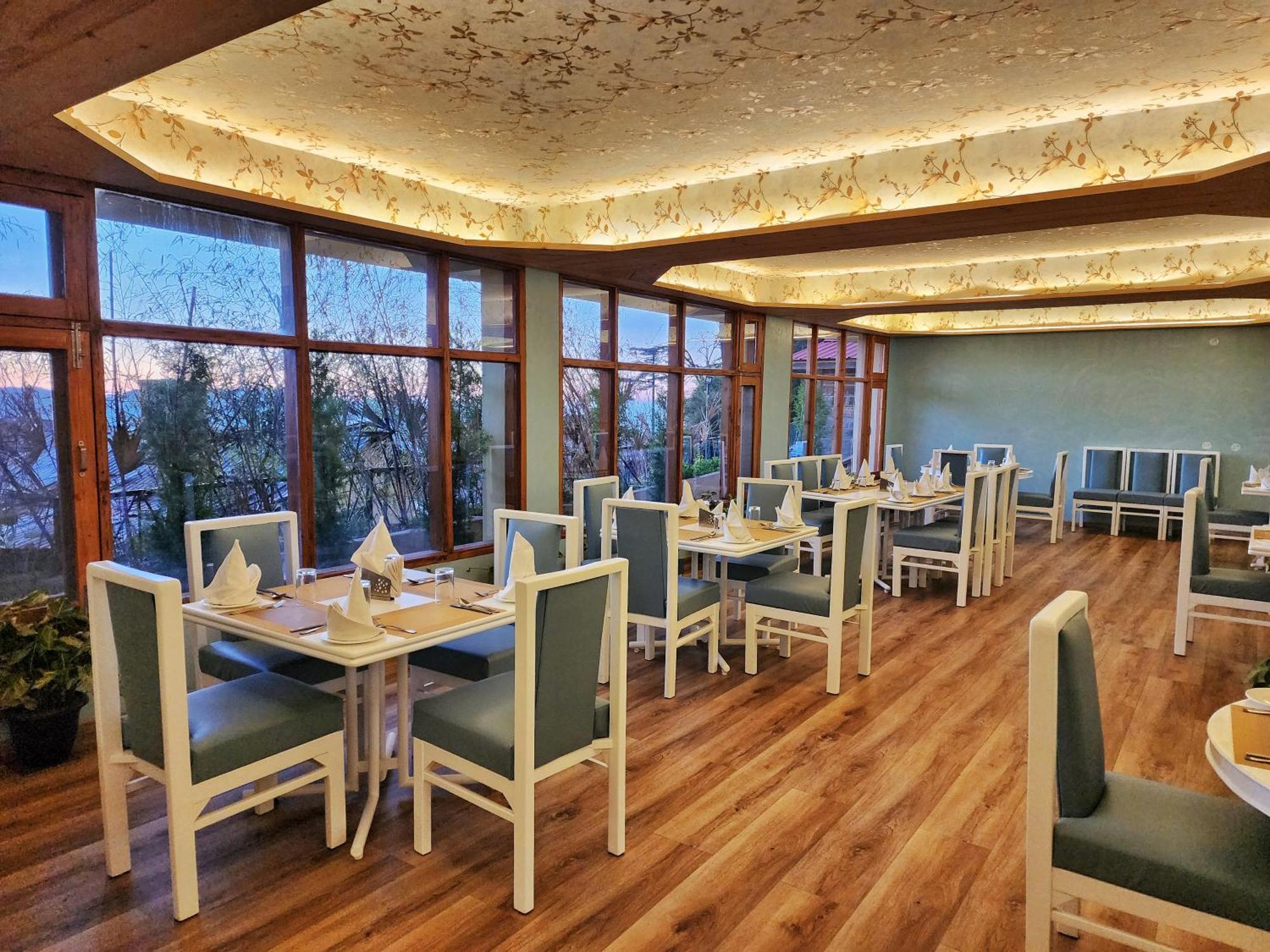 Hotel Pineview Shimla Ngoại thất bức ảnh