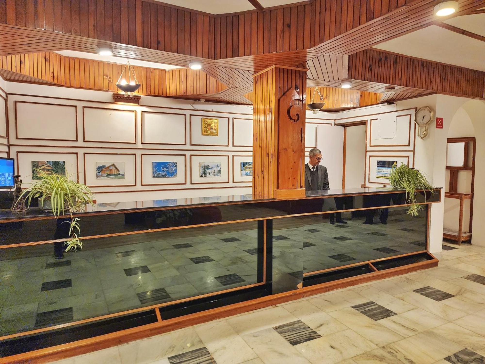 Hotel Pineview Shimla Ngoại thất bức ảnh