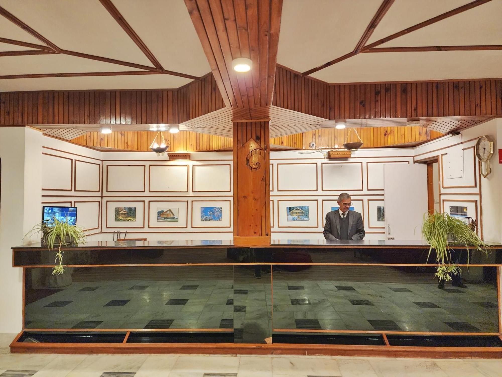 Hotel Pineview Shimla Ngoại thất bức ảnh