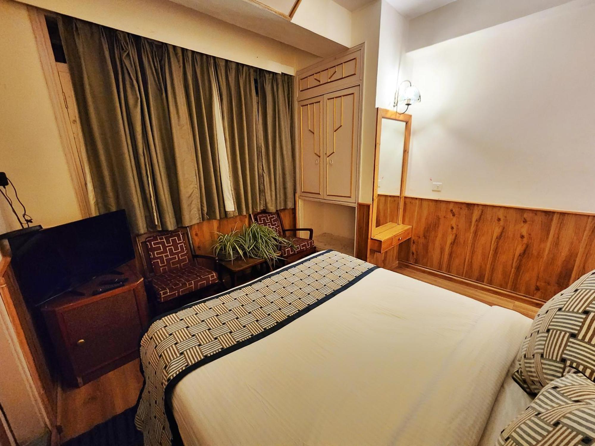 Hotel Pineview Shimla Ngoại thất bức ảnh