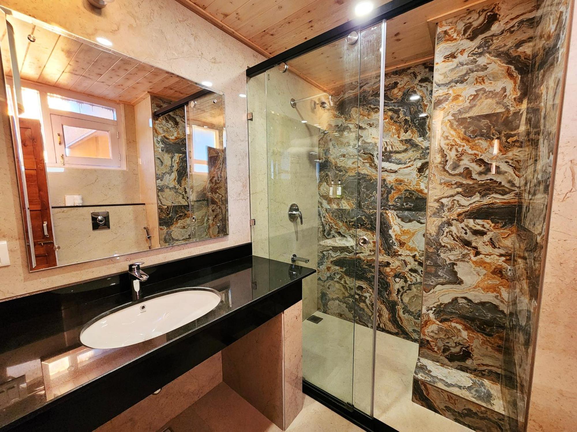 Hotel Pineview Shimla Ngoại thất bức ảnh