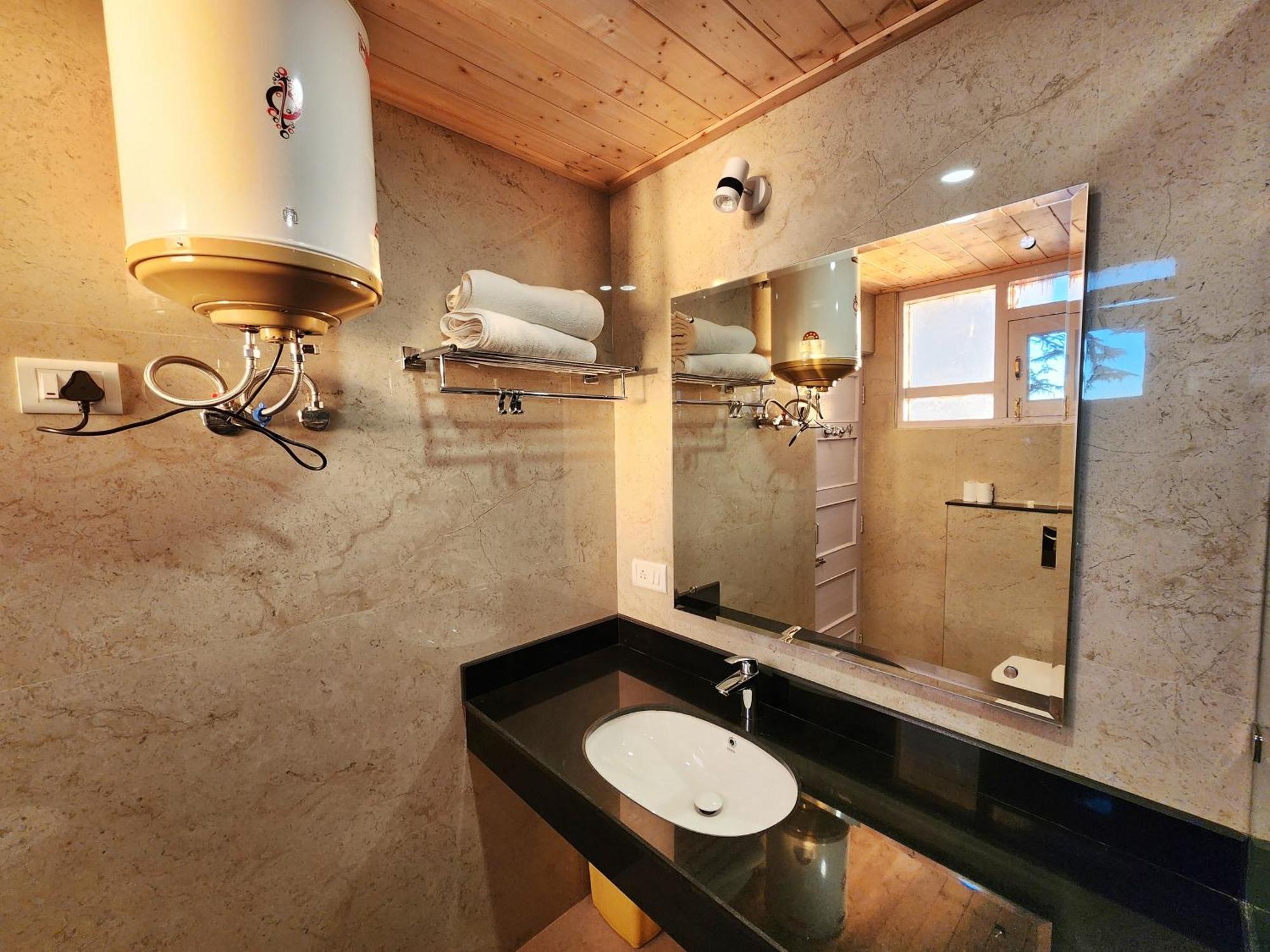 Hotel Pineview Shimla Ngoại thất bức ảnh