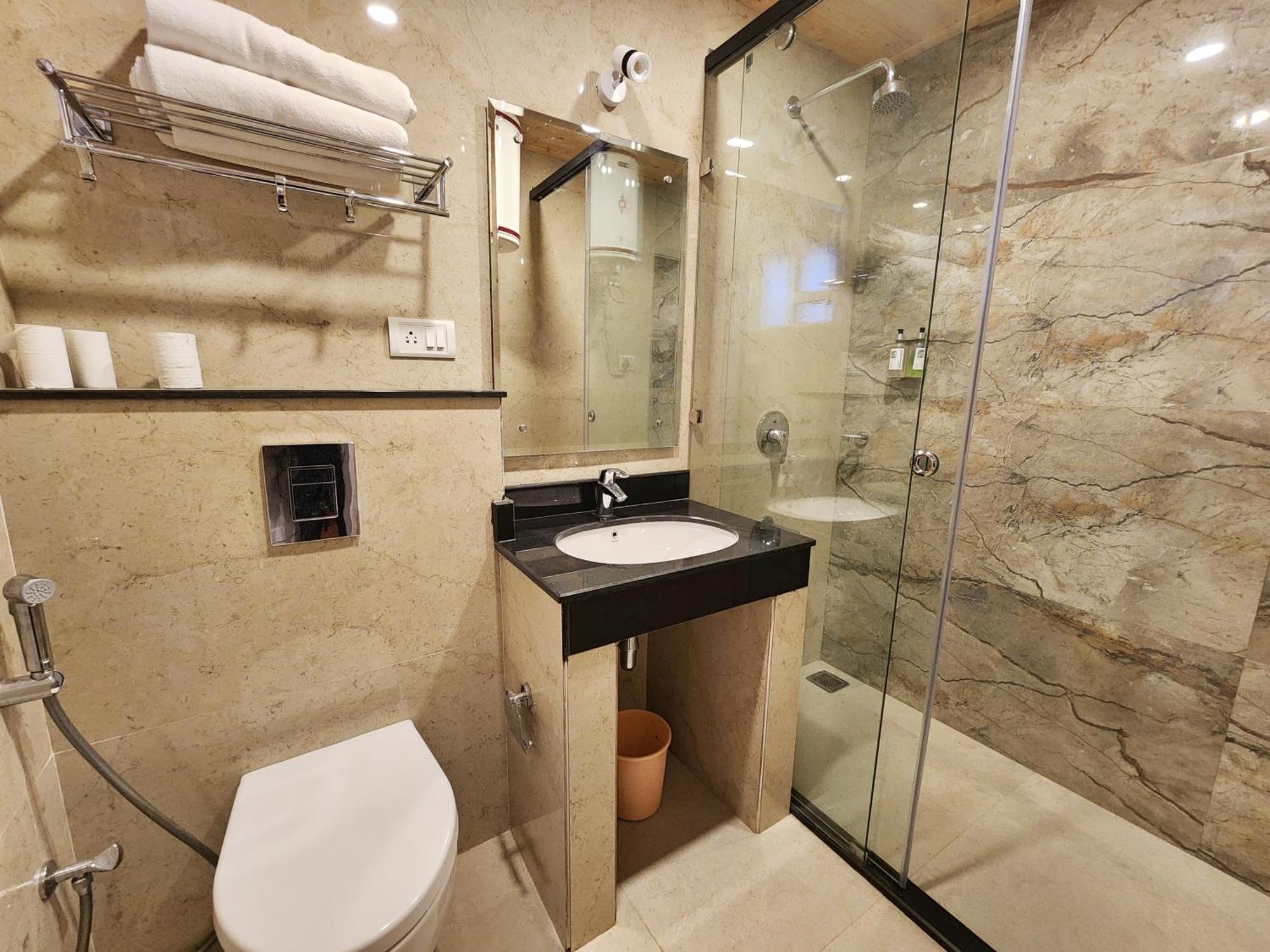 Hotel Pineview Shimla Ngoại thất bức ảnh