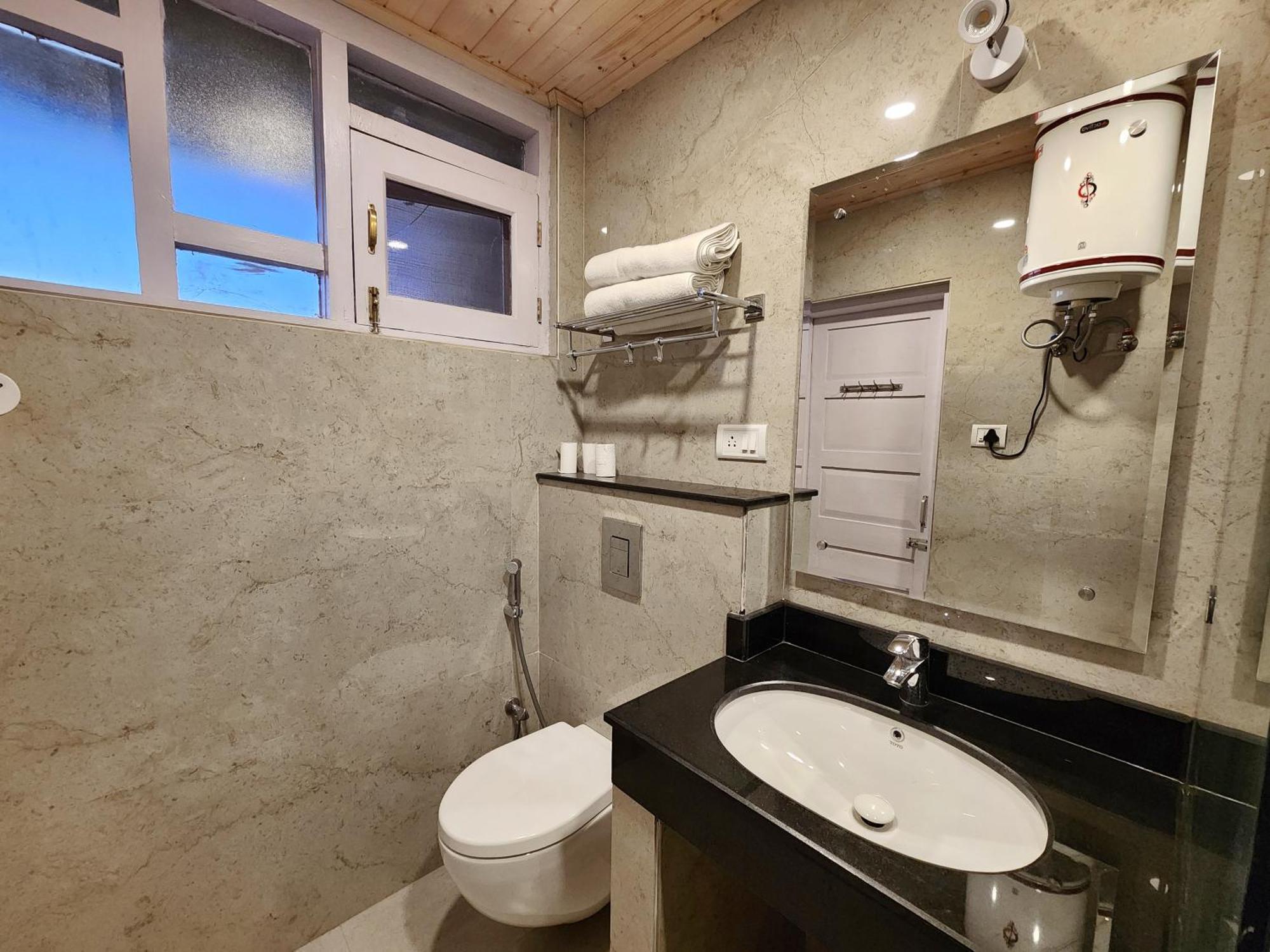 Hotel Pineview Shimla Ngoại thất bức ảnh
