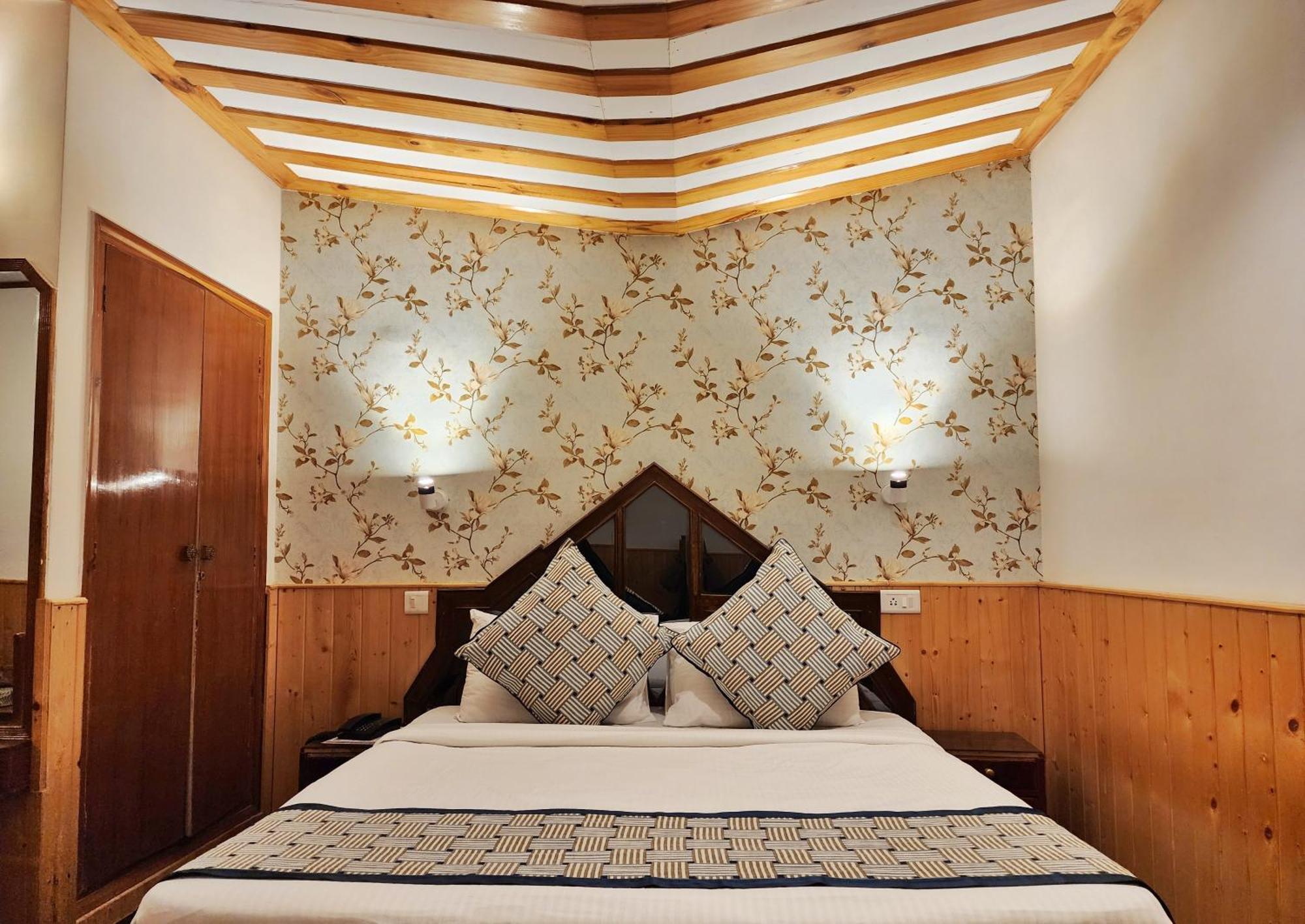 Hotel Pineview Shimla Ngoại thất bức ảnh