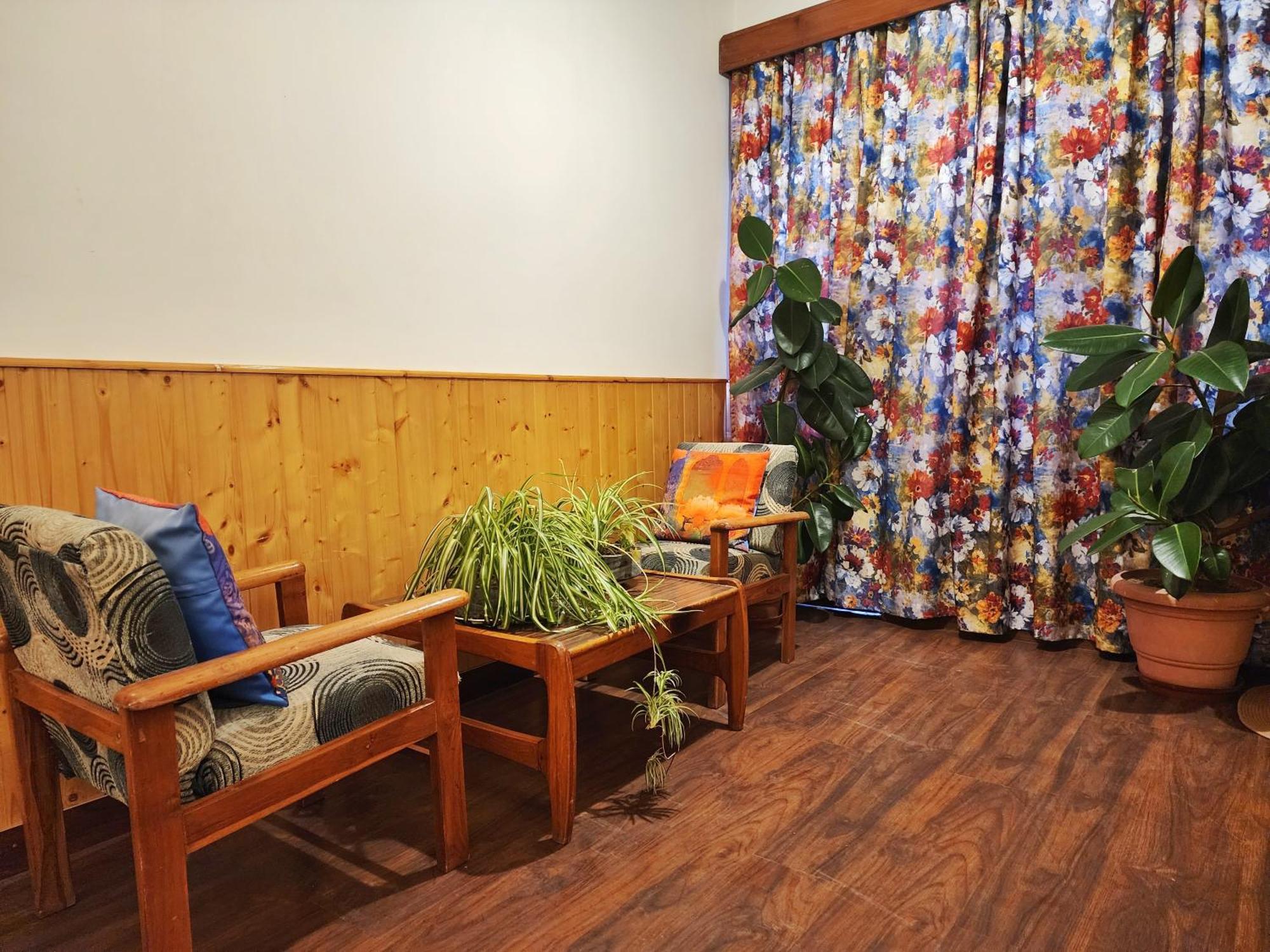 Hotel Pineview Shimla Ngoại thất bức ảnh