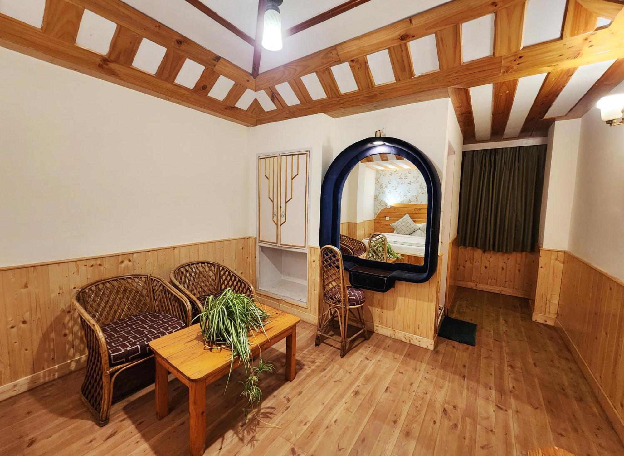 Hotel Pineview Shimla Ngoại thất bức ảnh