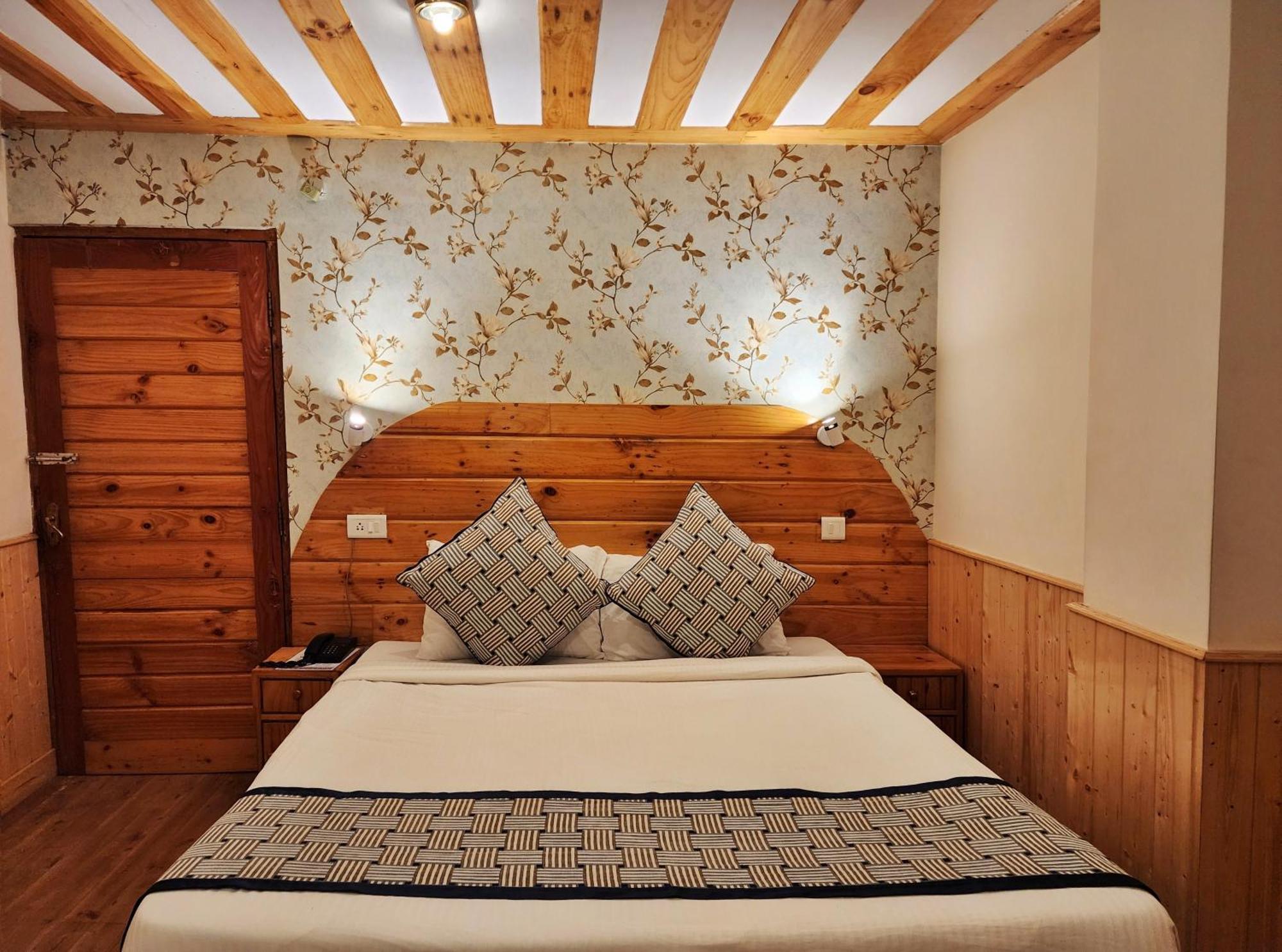 Hotel Pineview Shimla Ngoại thất bức ảnh