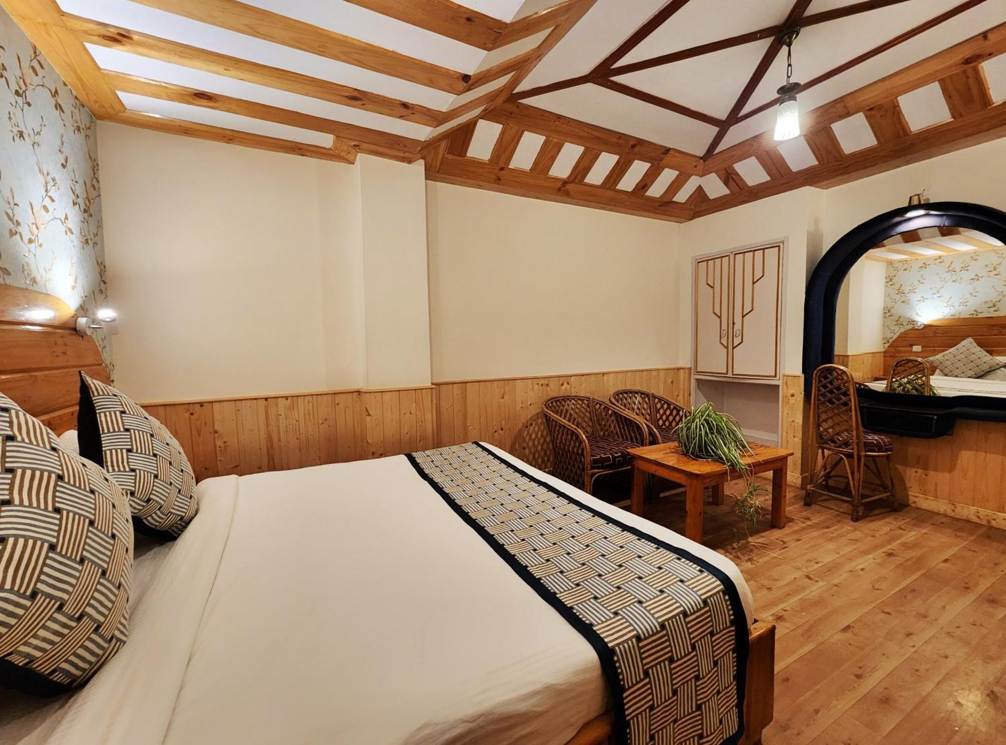 Hotel Pineview Shimla Ngoại thất bức ảnh