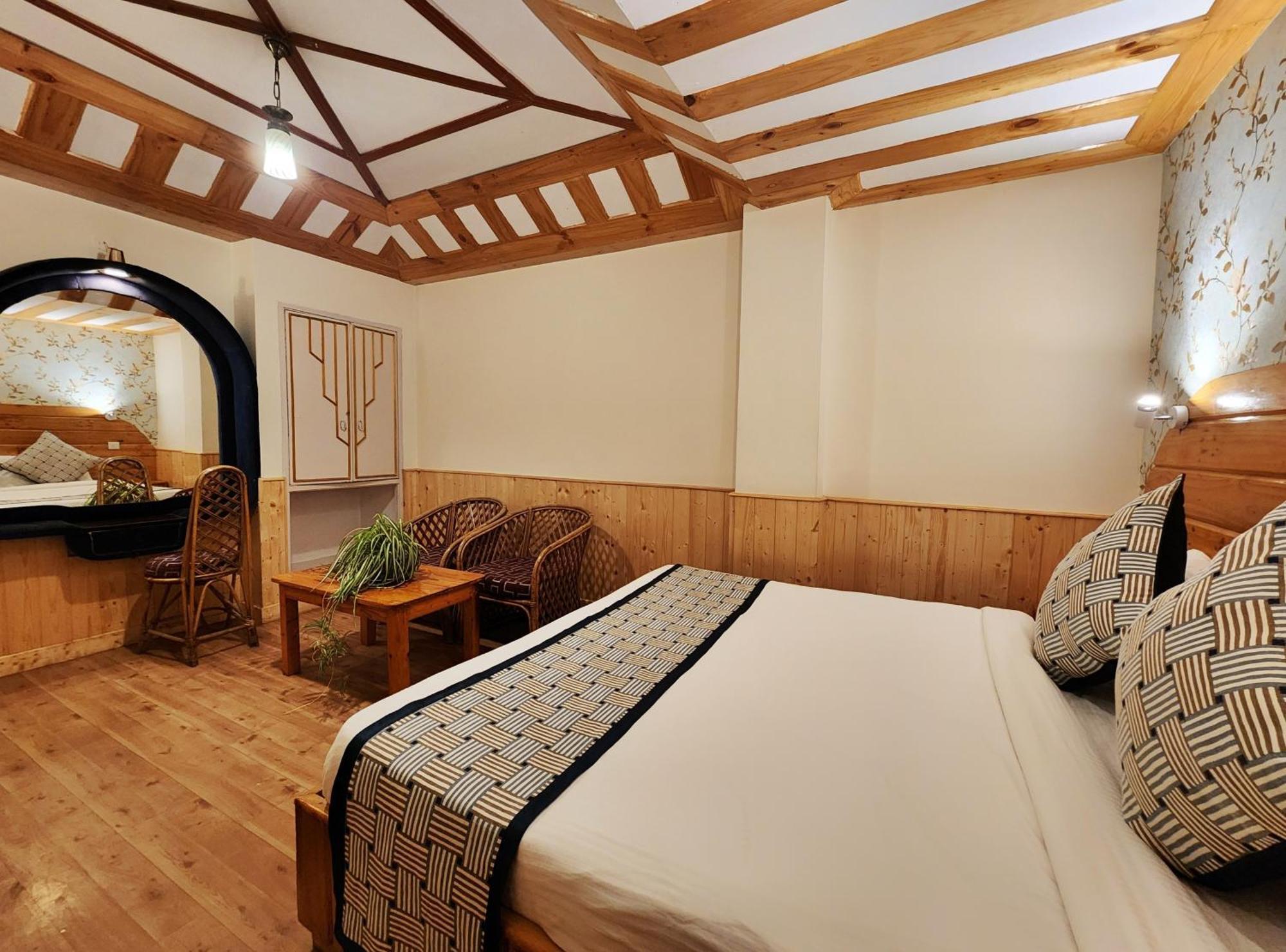 Hotel Pineview Shimla Ngoại thất bức ảnh