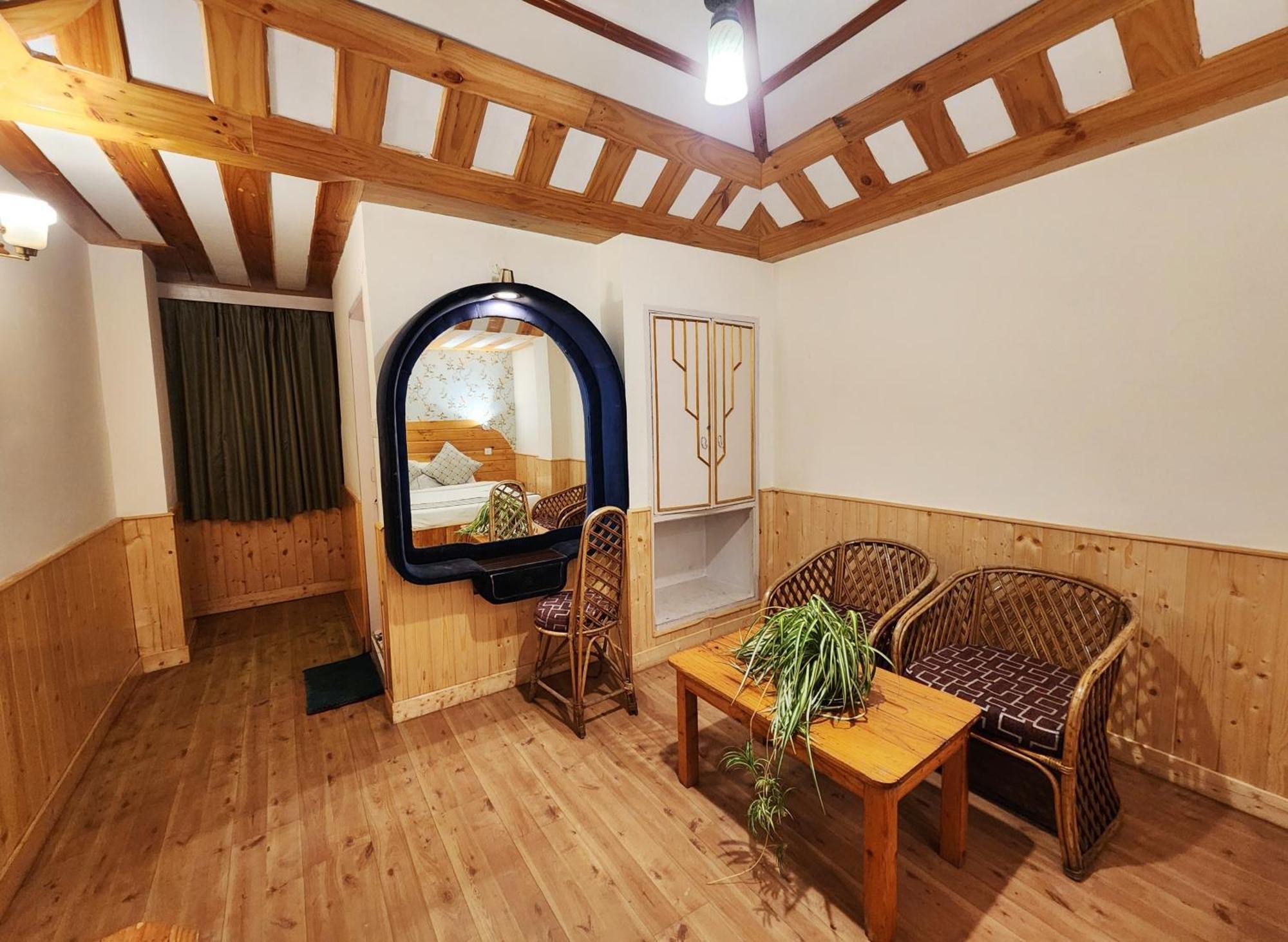 Hotel Pineview Shimla Ngoại thất bức ảnh
